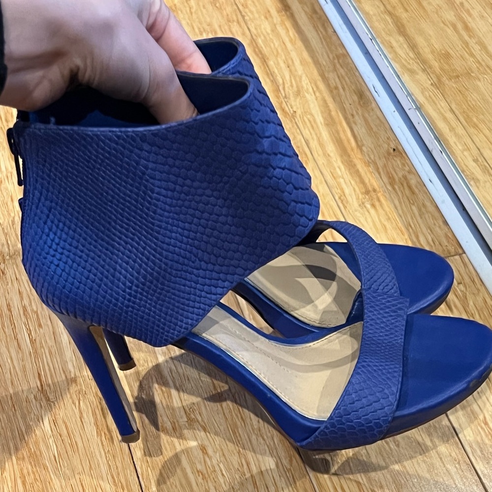Gianni bini blue heels